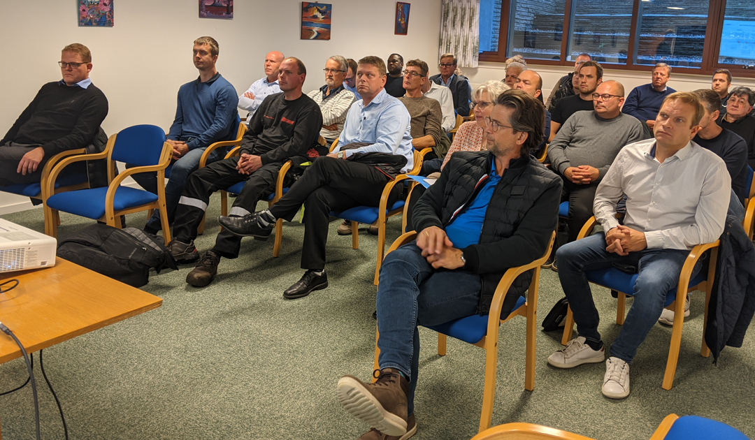 Netværksmøde om arbejde på Klintholm Havn: Fra elinstallatør til specialist i offshore-arbejde