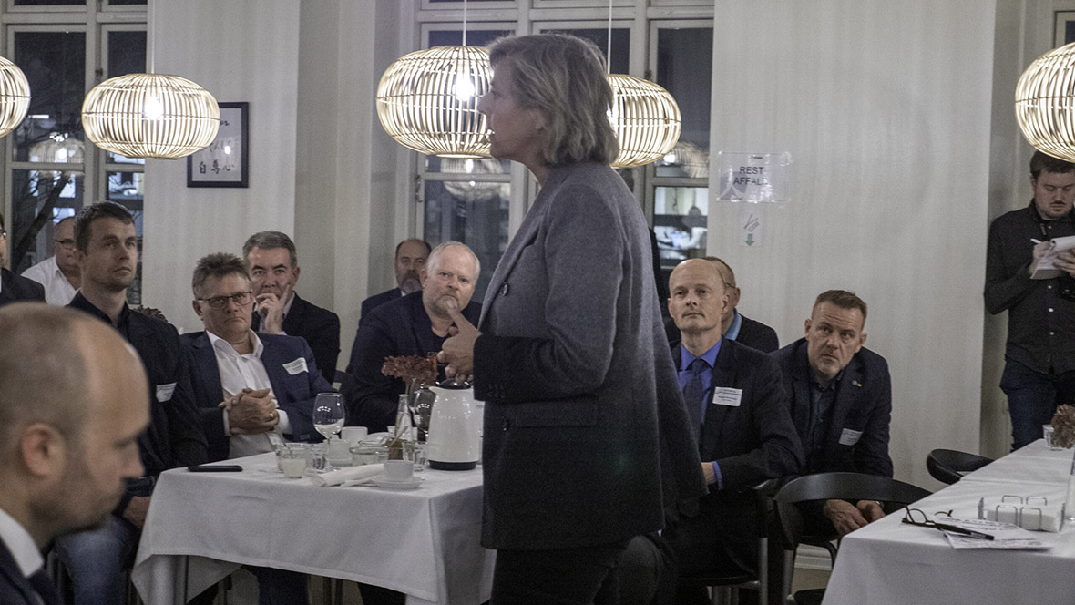Connie Hedegaard taler til en lyttende forsamling