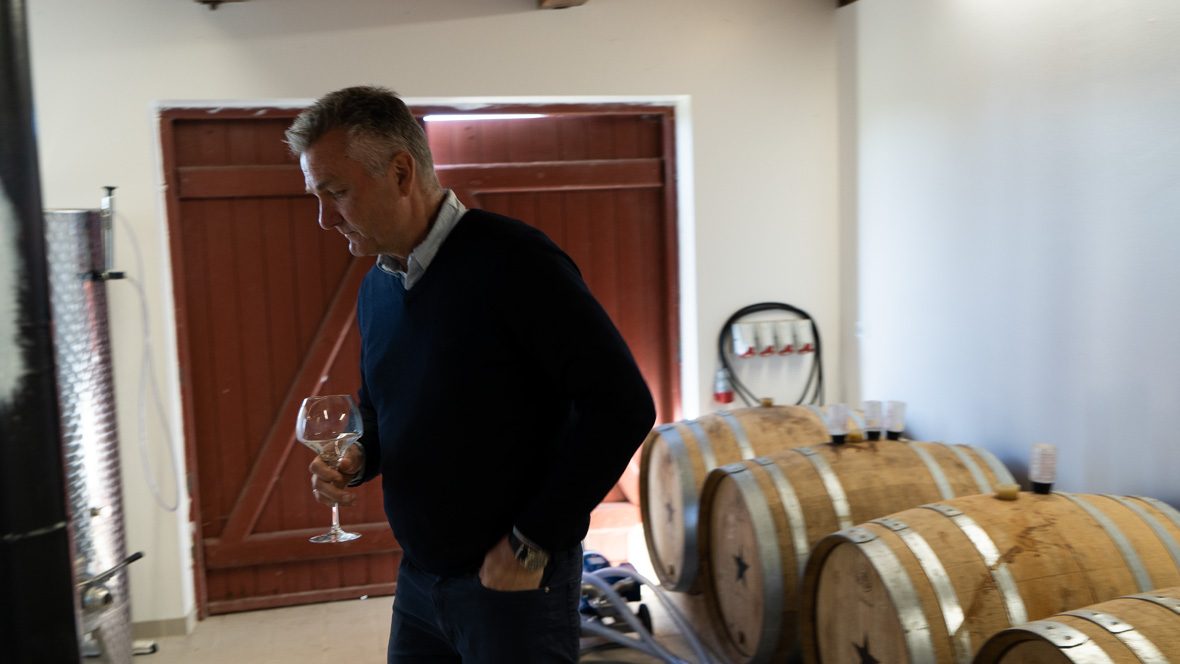 En masse forskellige fermenteringsmetoder prøves af vinproducent Hans Christian Ambjerg
