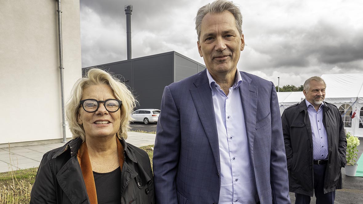 Bolette Christensen og Ole Hvelplund ved Vordingborgs “grønne gastankstation” - Nature Energy Biogas Køng
