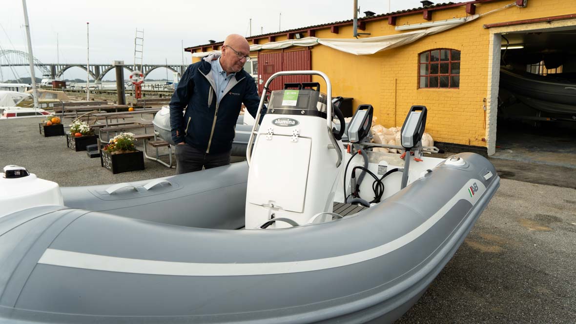 Gert Larsen med E-Boating's el-ribgummibåd