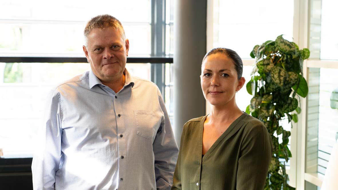 Filialdirektør i Lollands Bank Vordingborg Finn Pedersen sammen med ESG ansvarlig Desirée Urban Skov Demolade