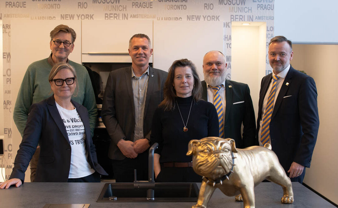 Borgmester starter besøgsrække hos én af danskernes foretrukne køkkenleverandører